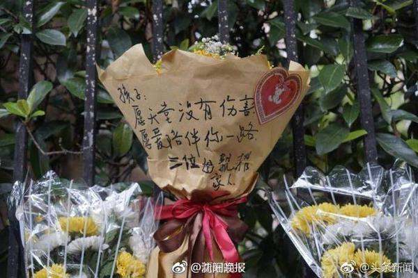 西海岸主场工作人员加时赛前提前收起角旗杆，多亏塞鸟及时发现